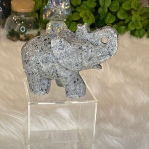 Yooperlite Elephant Figurine amazing UV reaction!